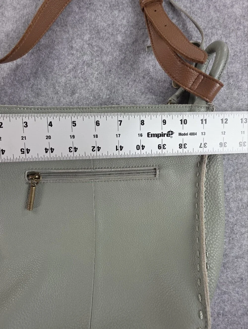 The Sak Los Feliz Crossbody bag in a soft sage green leather Purse - Picture 9 of 11